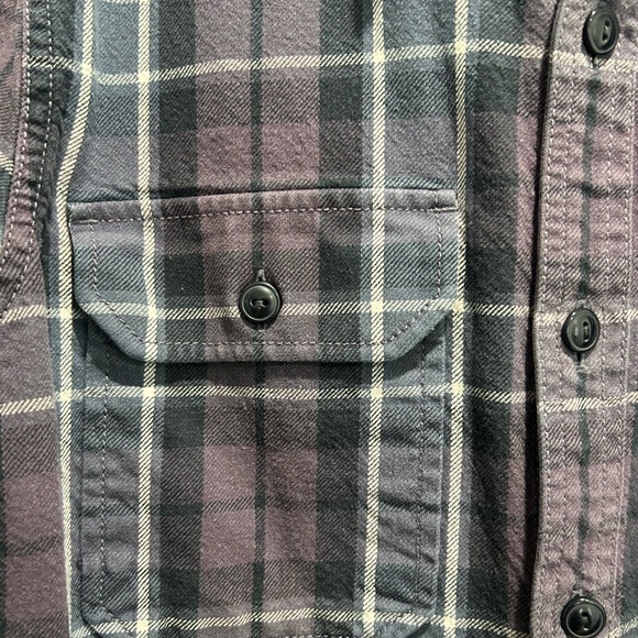 Eddie Bauer Men’s Medium Button Down Flannel. - Picture 4 of 5